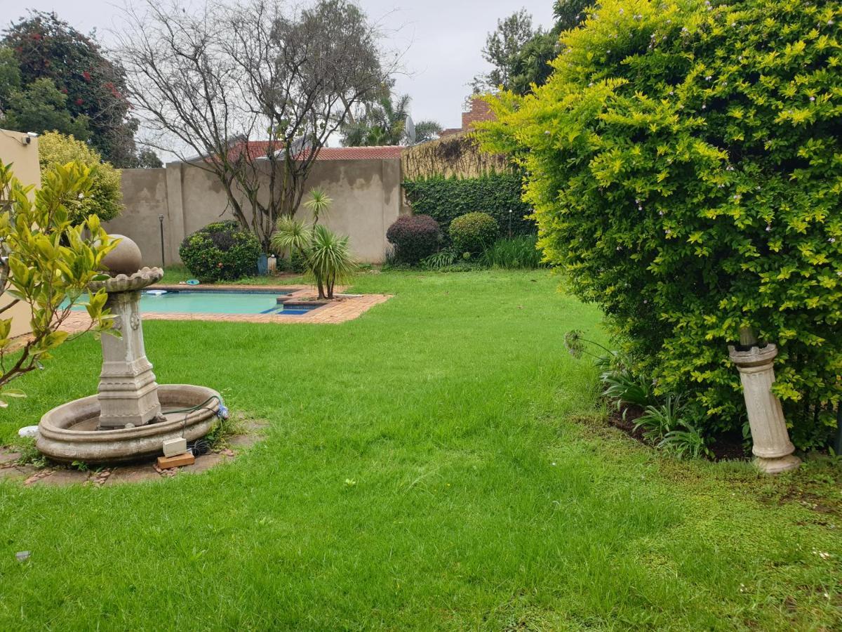 Matina Guest House Johannesbourg Extérieur photo